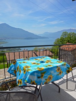 Balkon mit Blick auf den Comer See